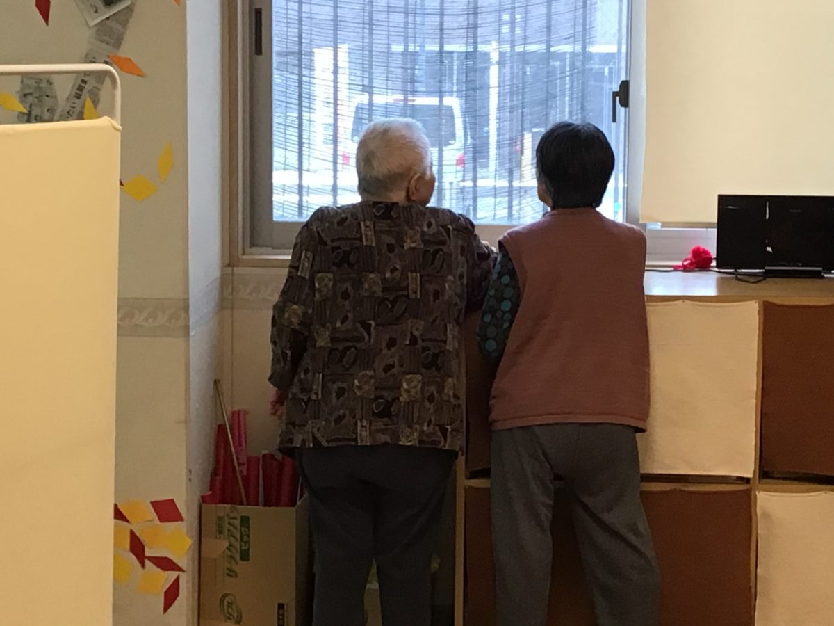 【長居公園】窓の外には