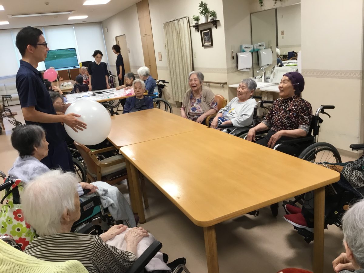 【長居公園】風船とオセロと三味線仙人